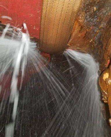 شاهد انفجار وشيك.. المياه تتسرب إلى خزان صافر والشرعية تحمل الحوثي