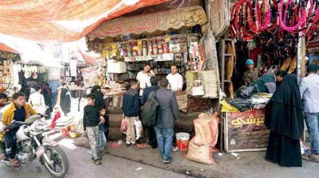 تعويض خسائر الجبهات المحيطة بصنعاء.. الحوثي يعتقل التجار والباعة لأبتزازهم