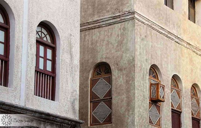 النوافذ والأبواب الخشبية .. جزء من الطراز المعماري التقليدي في عدن