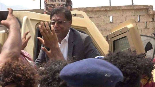 بعد وصوله إلى مسقط رأسه لأول مرة بعد التحرير.. برلماني بارز يثمن جهود القوات المشتركة في تأمين حيس (صور)