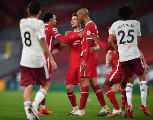 ليفربول يسقط أرسنال بثلاثية ويواصل حملة الدفاع عن لقبه