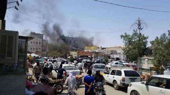 شاهد.. النيران تلتهم أحد المطاعم في سوق سيئون