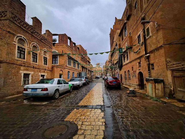 قيادي كبير من صعدة يقتاد قائداً حوثيا وسط صنعاء إلى السجن.. الاسماء وتفاصيل الفضيحة