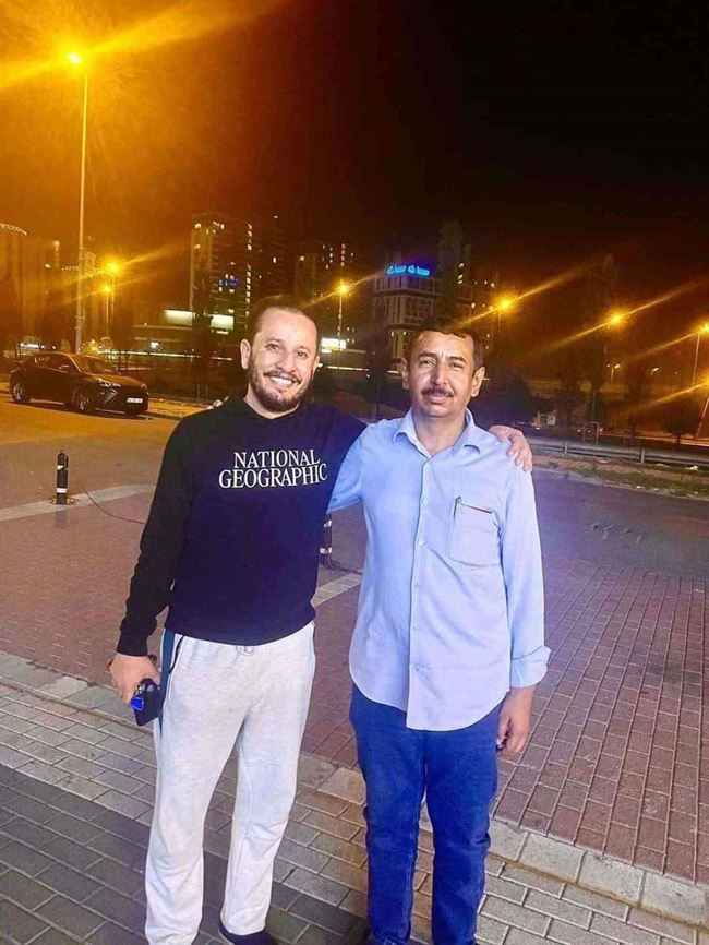 في أحدث ظهور له .. بن عديو التلميذ المطيع في أحضان زملائه في تركيا