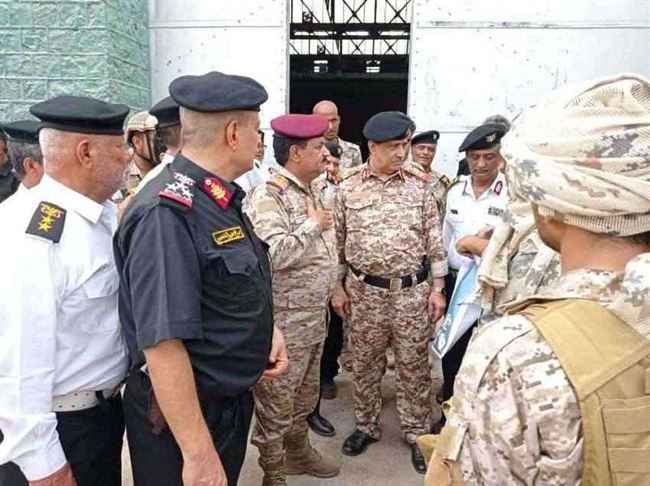 دفاع الرئاسي تشدد على رفع الجاهزية القصوى والاستعداد بعد العرض العسكري للحوثيين