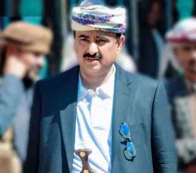 الحوثي يجن جنونه بعد مشاهدة صورة محافظ شبوة .. وتدفعهم لعقد مؤتمر وإرسال تهديدات بشن قصف