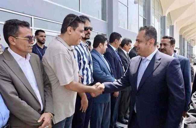 أول تصريح لرئيس الحكومة عقب عودته إلى عدن .. غمرتوني بفيض مشاعركم