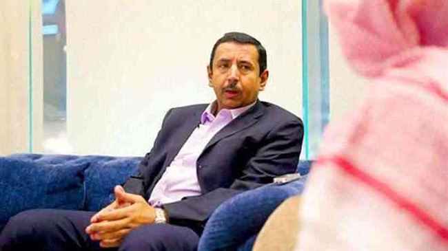 ظهور فضيحة مدوية تطارد إبن عديو وسط شارع عام بمدينة عتق.. صورة أغضبت المواطنين
