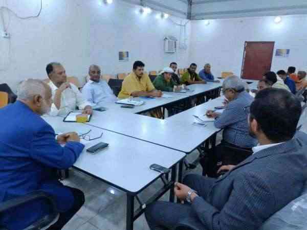 الحسن يرأس اجتماع تفعيل الإيرادات بالحديدة