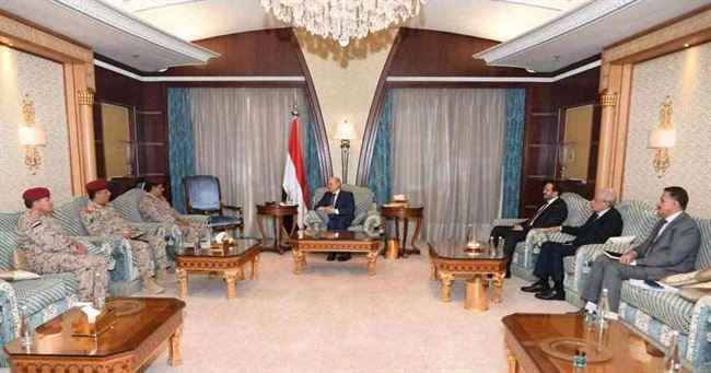 العليمي يلتقي هيثم قاسم طاهر ووزير الدفاع ويتسلم تقرير هام