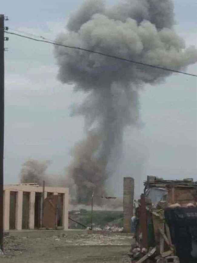 انفجار عنيف يهز قاعدة العند الجوية.. ومصادر تكشف السبب