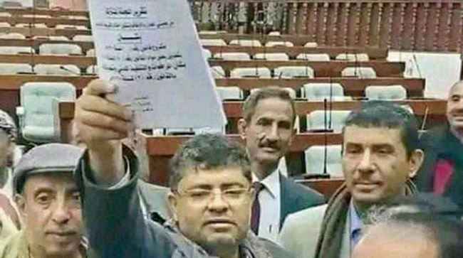 سعي حوثي لبناء نظام يشبه نظام المرشد الأعلى في إيران