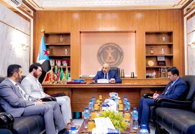 الزبيدي يلتقي ممثلين عن شركات عقارية مصرية للنهوض بالقطاع السياحي