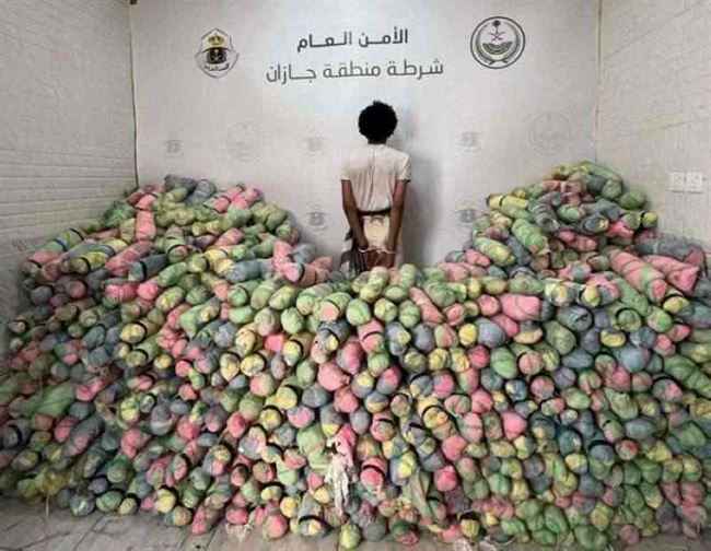 القبض على مخالف يمني في السعودية بحوزته نصف طن من القات.. صورة