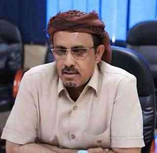 محافظ حضرموت يقيل مدير مديرية بروم ميفع ويعين بدلاً عنه