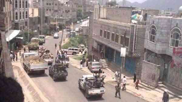 قيادي حوثي يقتحم مقر النيابة في إب لتهريب سجين بالقوة