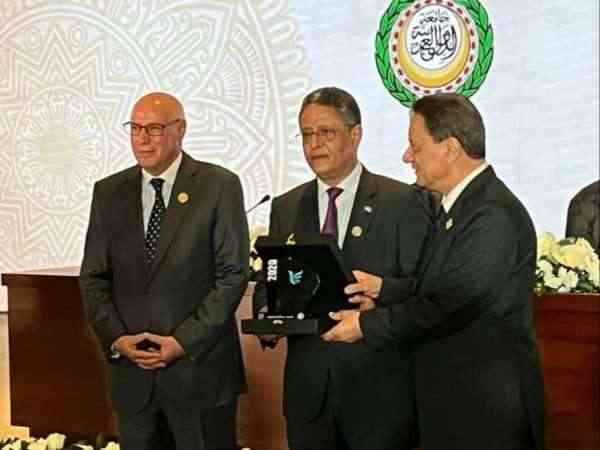 3 صحفيين يمنيين يفوزون بجائزة التميز الإعلامي بمصر.. أحدهم قُتل بهجوم حوثي