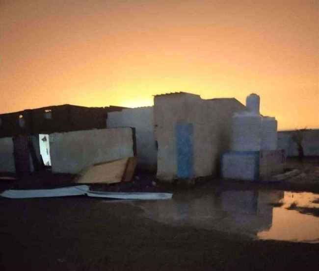 تحطم منازل وتشرد أسر بسبب الأمطار والسيول في الحديدة .. والأهالي يطلقون نداء استغاثة