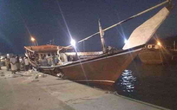 ضبطهم الامريكان بالبحر العربي.. السلطات الأمنية تستلم 7 بحارة يمنيين متورطين بمواد محظورة