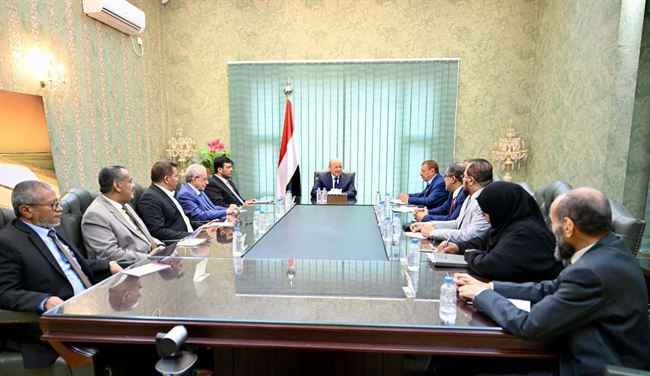 العليمي: مجلس الرئاسة والحكومة ملتزمين بمبدأ الفصل بين السلطات واستقلالية القضاء