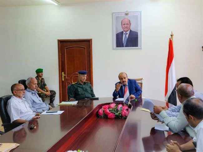 آلية جديدة لصرف مرتبات موظفي هذه المحافظة وإغلاق محلات الصرافة المخالفة