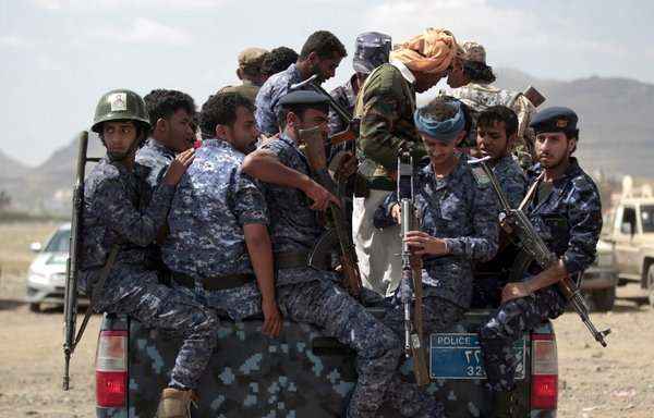 الحوثي يعزز بآليات قتالية وعناصر مدججين بمختلف أنواع الاسلحة في صعدة