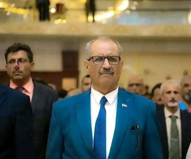 قيادي برأس هرم الانتقالي يكشف عن طرف بالشرعية يمد الحوثي بأسباب البقاء