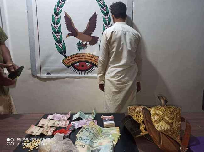 اخطر المروجين في قبضة الأمن وبحوزته مخدر الشبو وحبوب كبتاجون