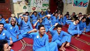 ظهر عليهم الإدمان .. الحوثي يستخدم المخدرات لانتزاع اعترافات السجناء