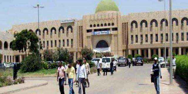 جامعة عدن تعلن بدء الاضراب الشامل في جميع الكليات من يوم غداً الثلاثاء