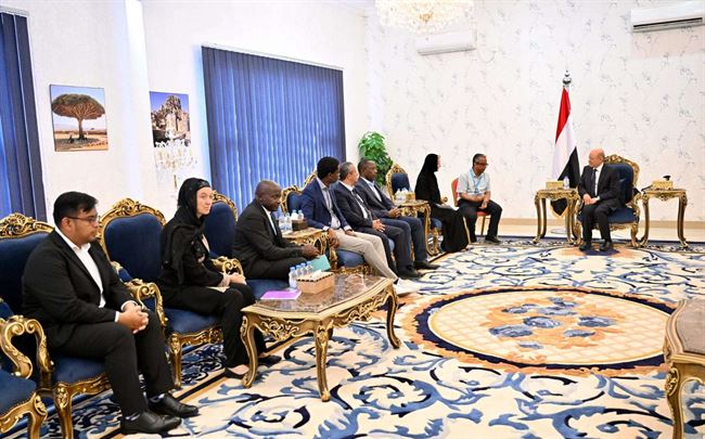 رئيس مجلس القيادة الرئاسي يستقبل وفدا من حلف اللقاحات العالمي