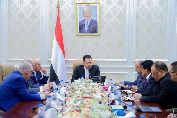 الحكومة تدافع عن نفسها ..لم يتم تحويل المرتبات إلى الباب الرابع
