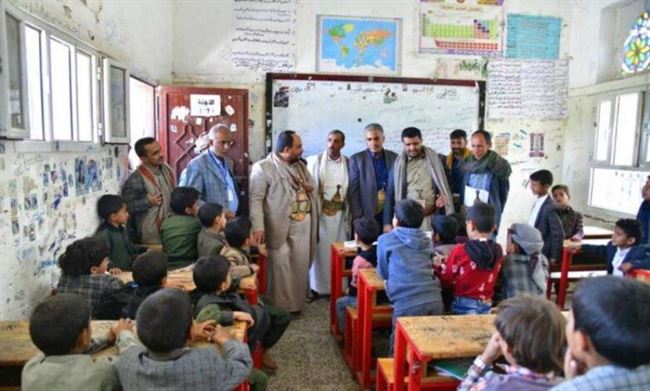 طالب صغير بصف ثاني أساسي يزلزل مسؤول حوثي باجابته ويستهدف عبدالملك الحوثي مباشرة