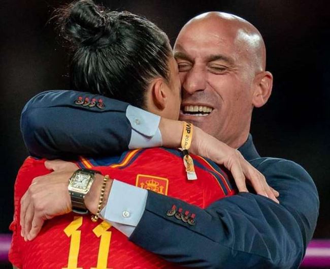بسبب قبلة روبياليس.. استبعاد هيرموسو من قائمة منتخب إسبانيا للسيدات