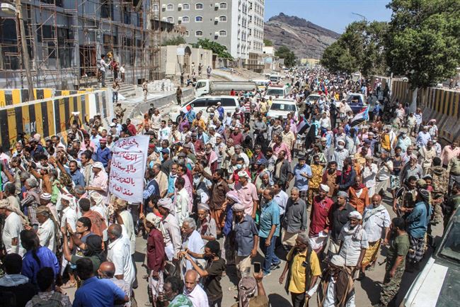 مخطط خطير دبر بليل يستهدف مرتبات الإعلاميين النازحين.. دعوة لتحرك جاد أمام قصر المعاشيق