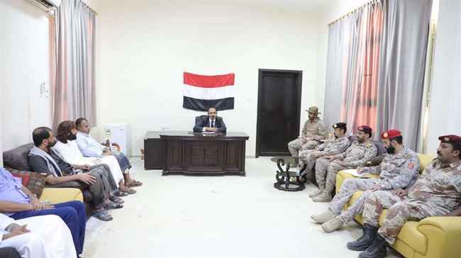 محافظ حضرموت يمنع جباية المسافرين عبر منفذ الوديعة ويوجه بإزالة أي مظاهر مشوهة