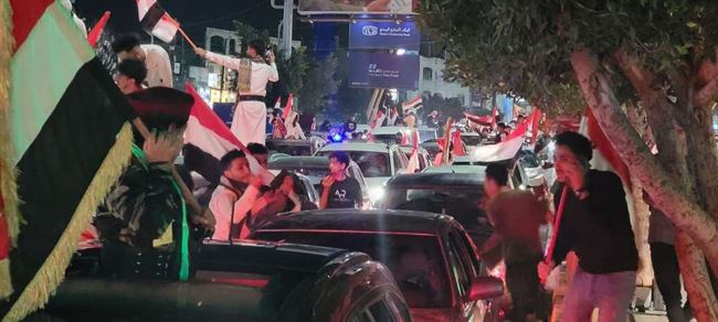 شاهد مواكب الالاف المواطنين تغطي أكبر شوارع صنعاء وترعب الحوثي انتصارا لثورة وعلم الشعب
