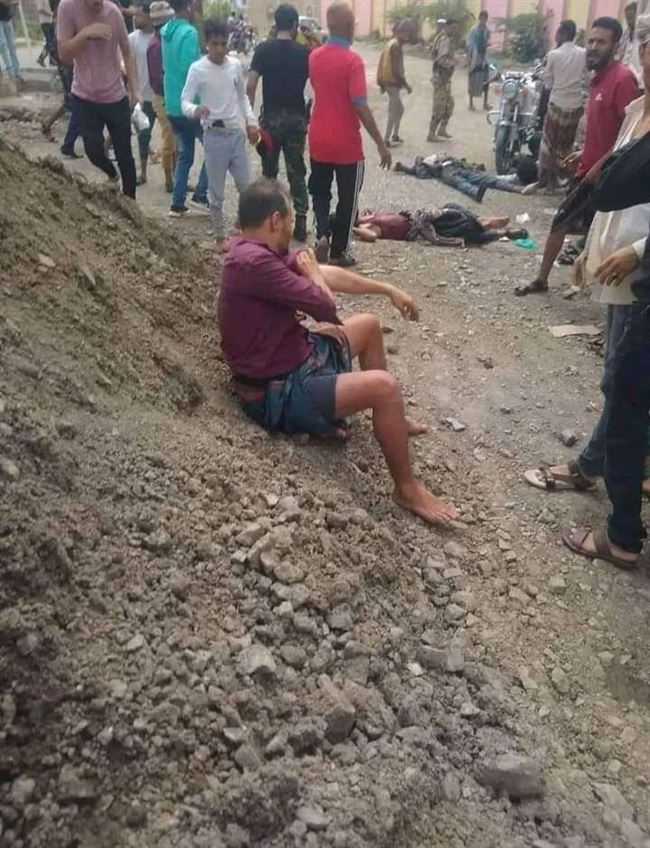 صور مروعة لضحايا تفجير قنبلة وسط مدينة تعز