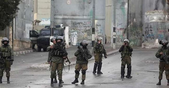حملة اعتقالات واسعة لجيش الإحتلال طالت 15 فلسطينياً بالضفة الغربية