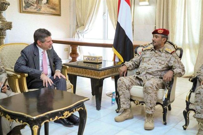 تنسيق عسكري يمني أمريكي لمواجهة تهديدات الحوثي والقاعدة وأسلحة إيران المتطورة