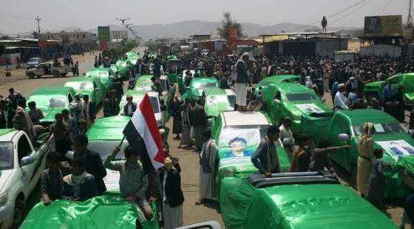 الحوثيون يشيعون 5 من قياداتهم بينهم عقيدين في صنعاء