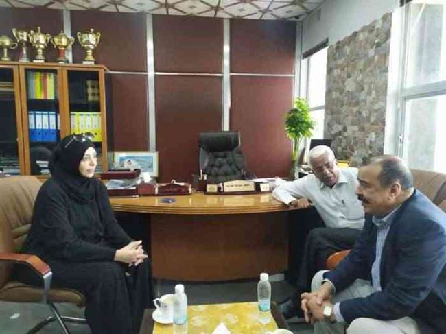 الانتقالي يبحث مع شركة النفط بعدن توفير احتياجات السوق