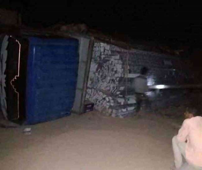 حادث مروري يقطع الشريان الوحيد لمدينة تعز