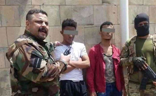 شاهد.. القبض على عصابة متورطة بقضايا سرقة وحرابة في عدن