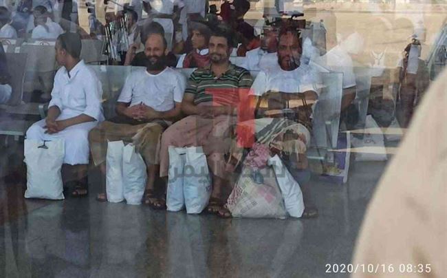 أسير حوثي فاجئ الصليب الأحمر قبل لحظات من التبادل بطلب غريب لكن الأخير رفضه .. فما هو الطلب ؟!
