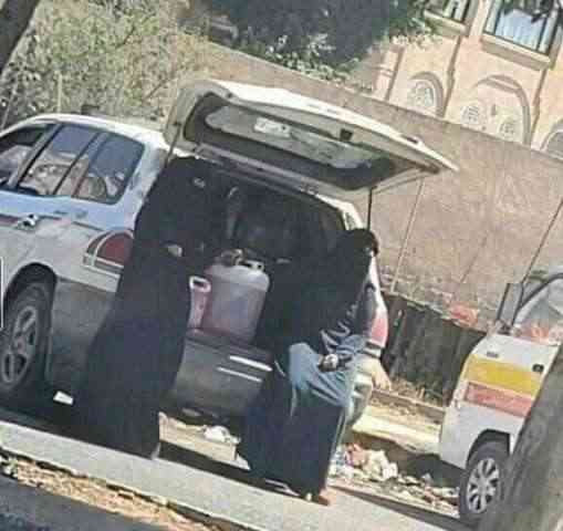 شاهد.. فتيات السوق السوداء بصنعاء يشعلن مواقع التواصل الاجتماعي