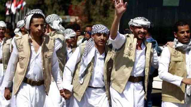 احد عناصر الحوثي المفرج عنه في صفقة الأسرى يسقط مجددا بالأسر بيد قوات الشرعية