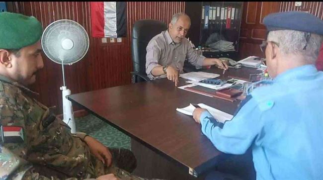 محلي البريقة يناقش التحضيرات لتنفيذ حملة تنظيم محطات ووسائل النقل وتفعيل تحصيل الرسوم