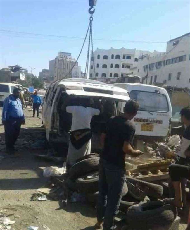 عدن.. تواصل حملة إزالة العوائق من شوارع المدينة