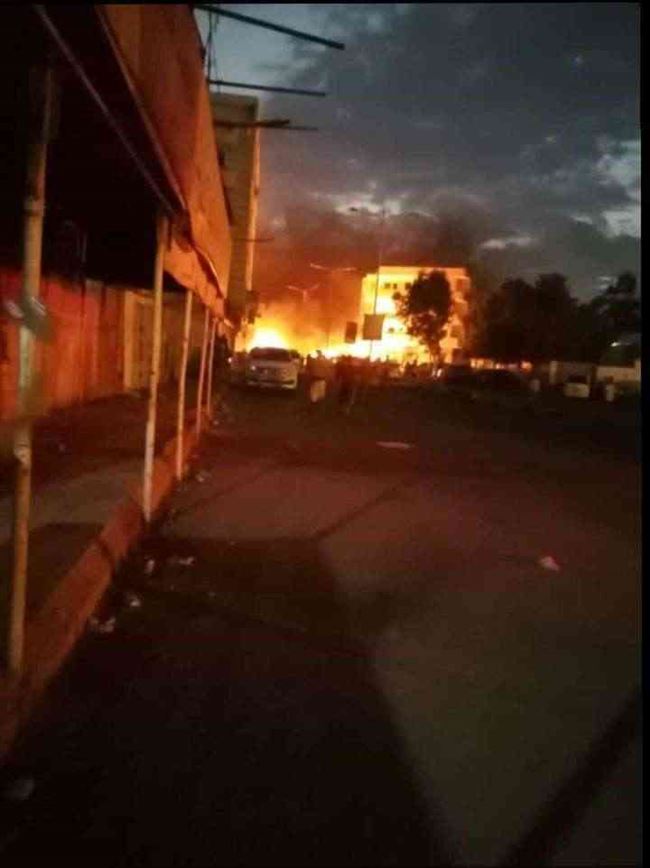 مصادرنا : 11 قتيل وعشرات الجرحى سقطوا في إنفجار مطار عدن الدولي